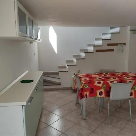 Casa Vacanze Alloro 펜션